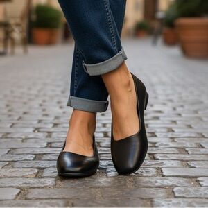 Leather slip on the Kimiko by Bella Vita. Size 9.5 GUC #51-2551